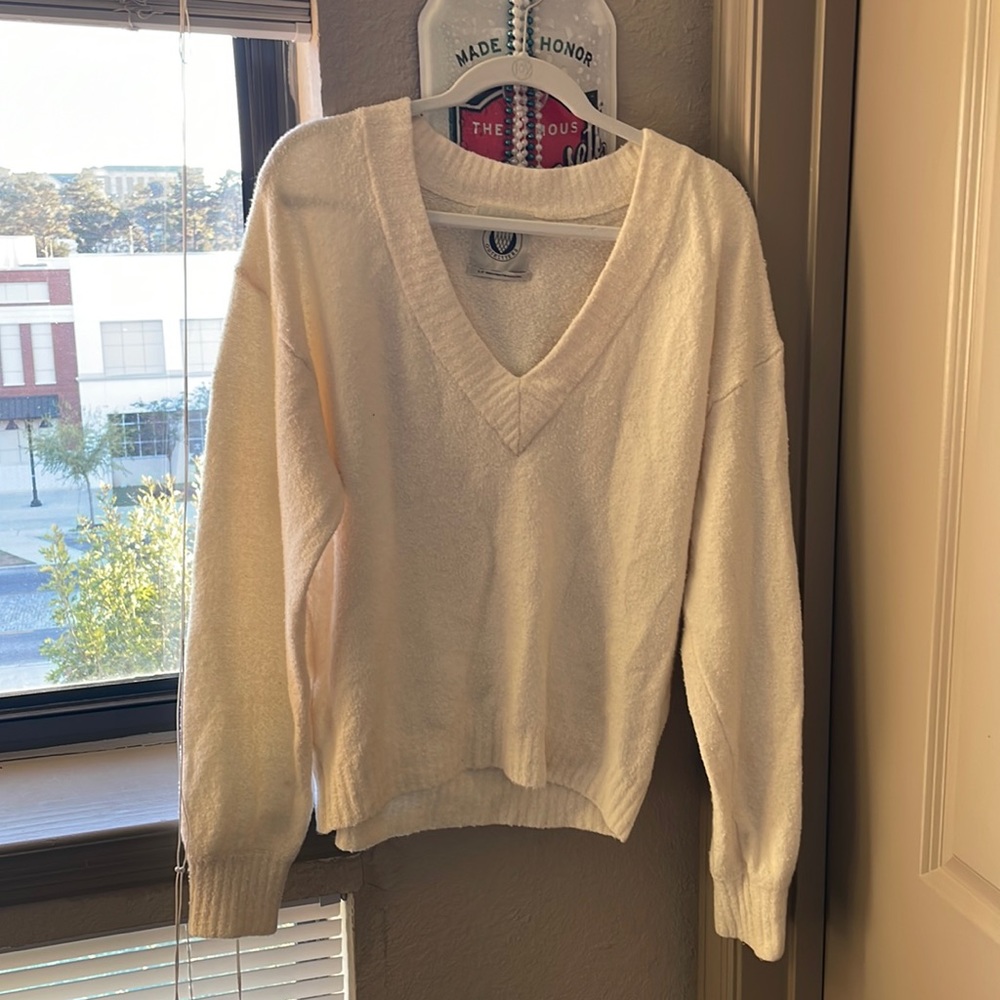 Urban Outfitters V-Neck Sweater - Cream - size Small